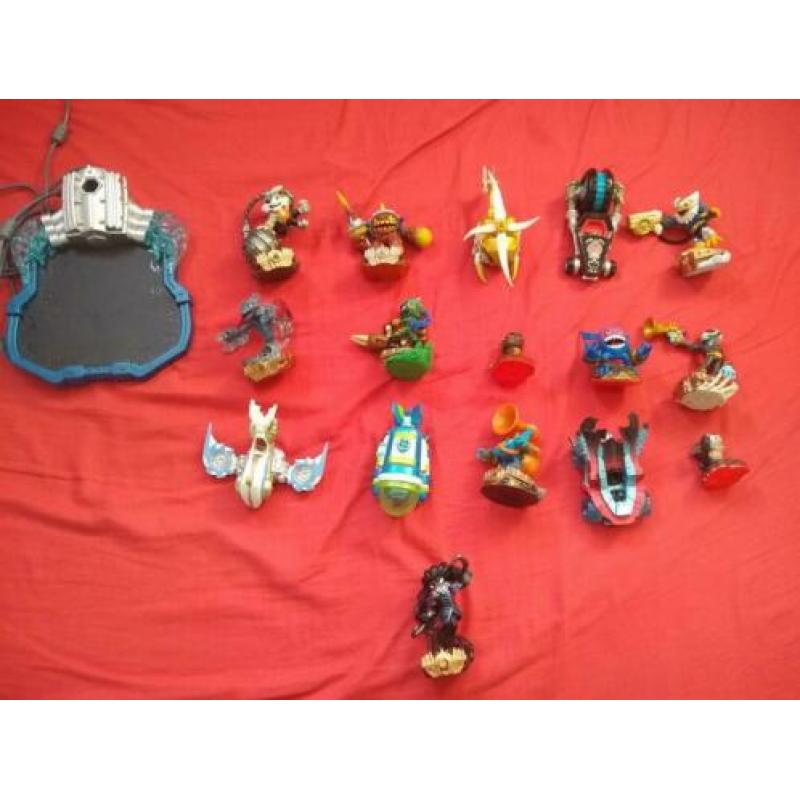 PlayStation 3 met 12 games, 2 controllers en Skylanders