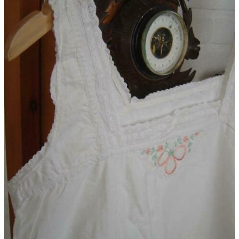 Ongebruikt flanellen onderjurk.
