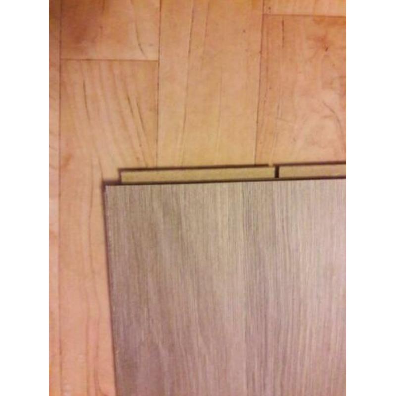 170 hele planken laminaat.
