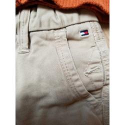 Super mooi skinny broekje tommy hilfiger maat 98, kwaliteit!