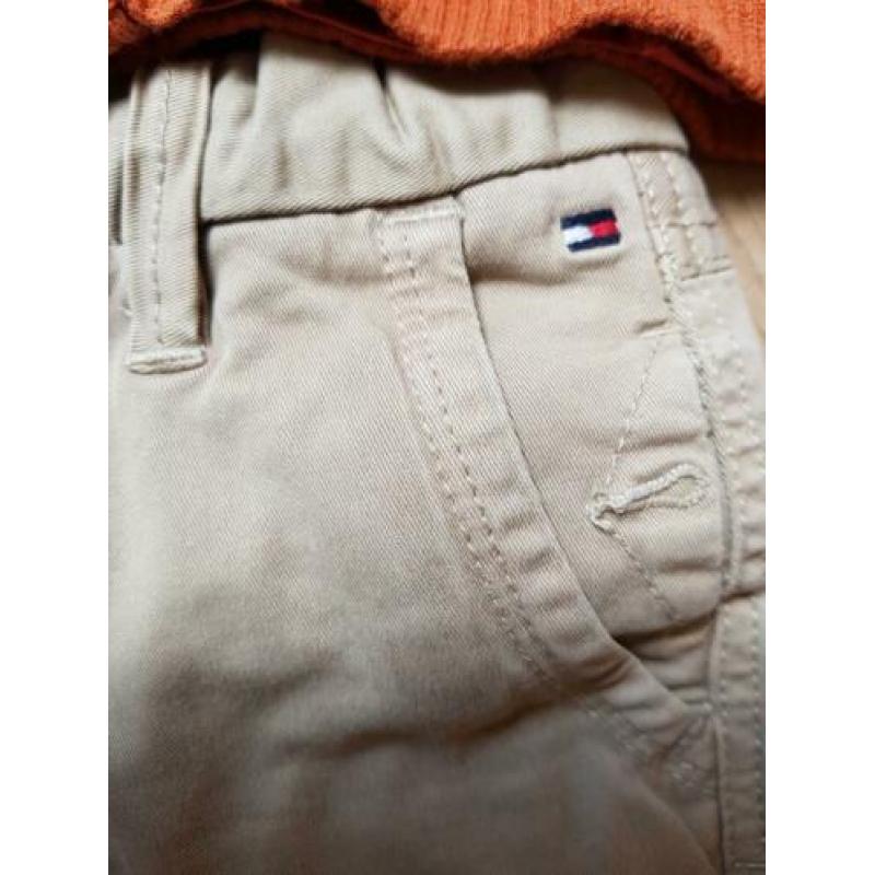 Super mooi skinny broekje tommy hilfiger maat 98, kwaliteit!