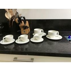 Iitalla ego koffiekoppen en theekoppen