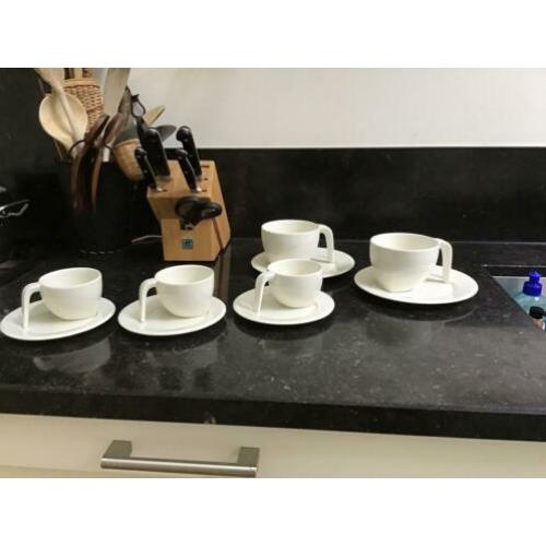Iitalla ego koffiekoppen en theekoppen