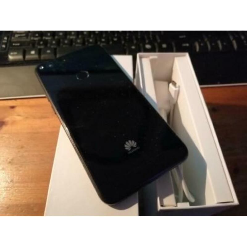 te koop een zeer mooie huawei p8 lite nieuw model. compleet.