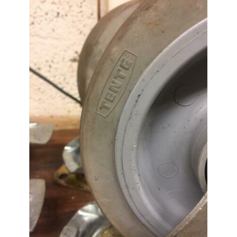 Tente Zwenkwielen 34cm hoog U200