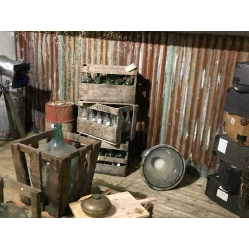 Oude verroeste - verweerde zinken dakplaten , wandbekleding