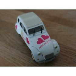 Citroen 2CV Cupido corazon amor nor van Norev