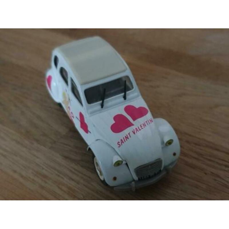 Citroen 2CV Cupido corazon amor nor van Norev