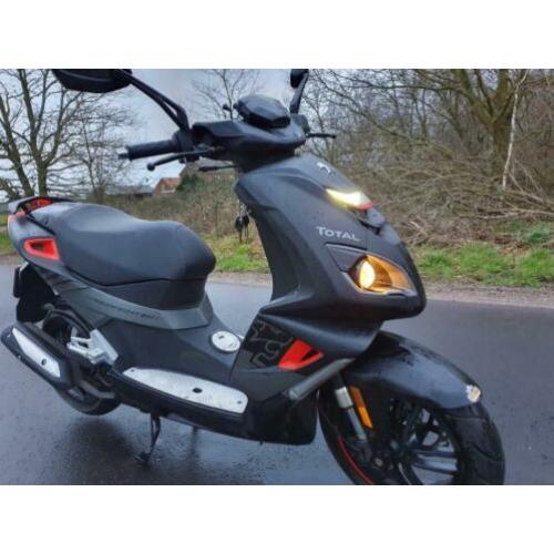 scooter Peugeot Total