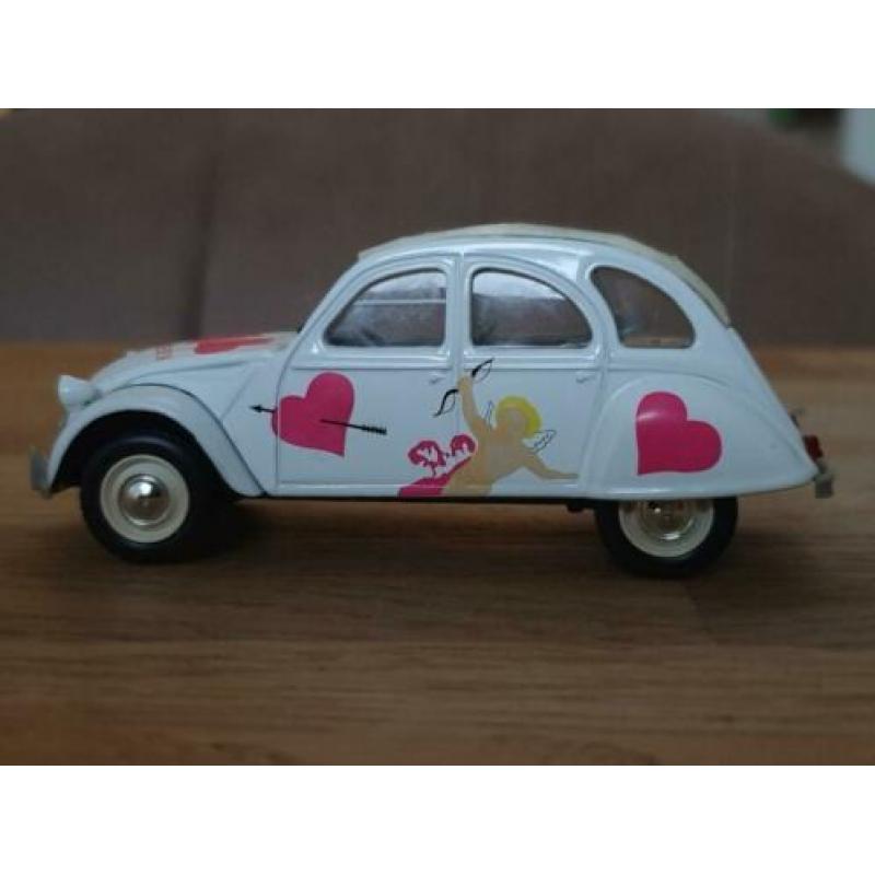 Citroen 2CV Cupido corazon amor nor van Norev