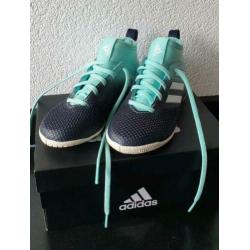 Adidas zaal (voetbal)schoenen maat 29