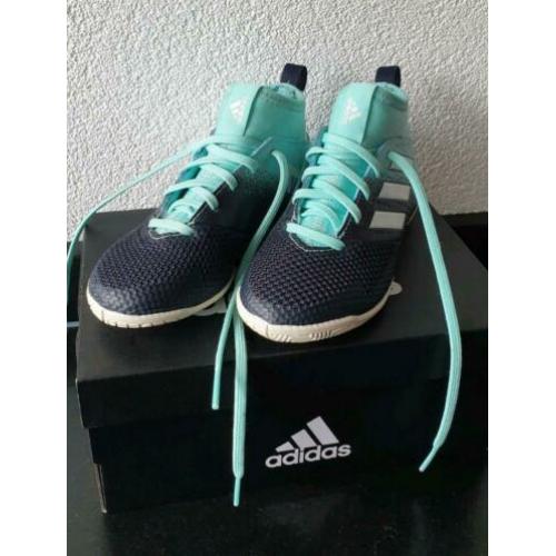 Adidas zaal (voetbal)schoenen maat 29