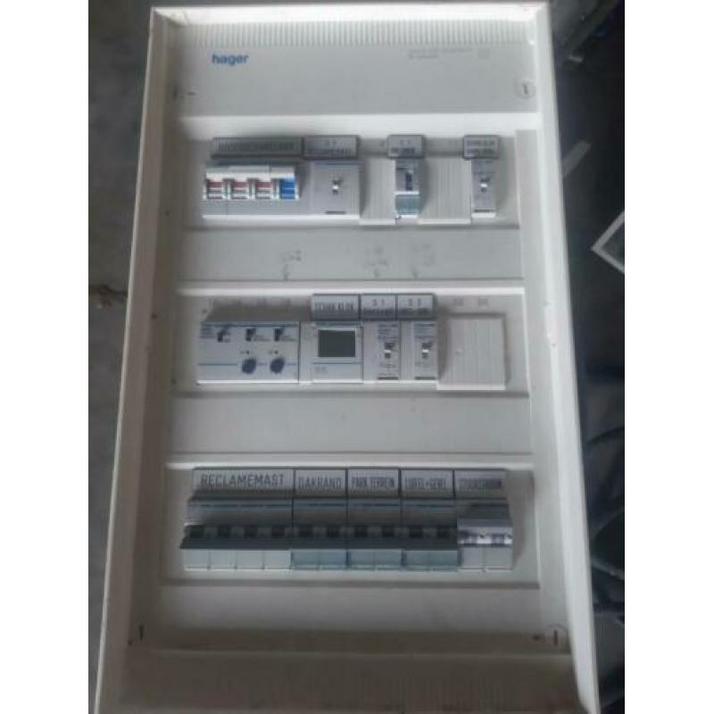 Stroomkastje Hager €75,-Stroomkast Holec €75,-