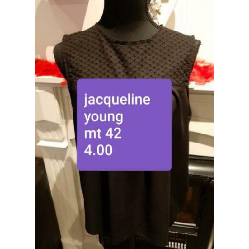Top Jacqueline young Mt 42