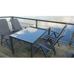 Tuinset (tafel, 4 liig/zitstoelen en 1 ligbank)