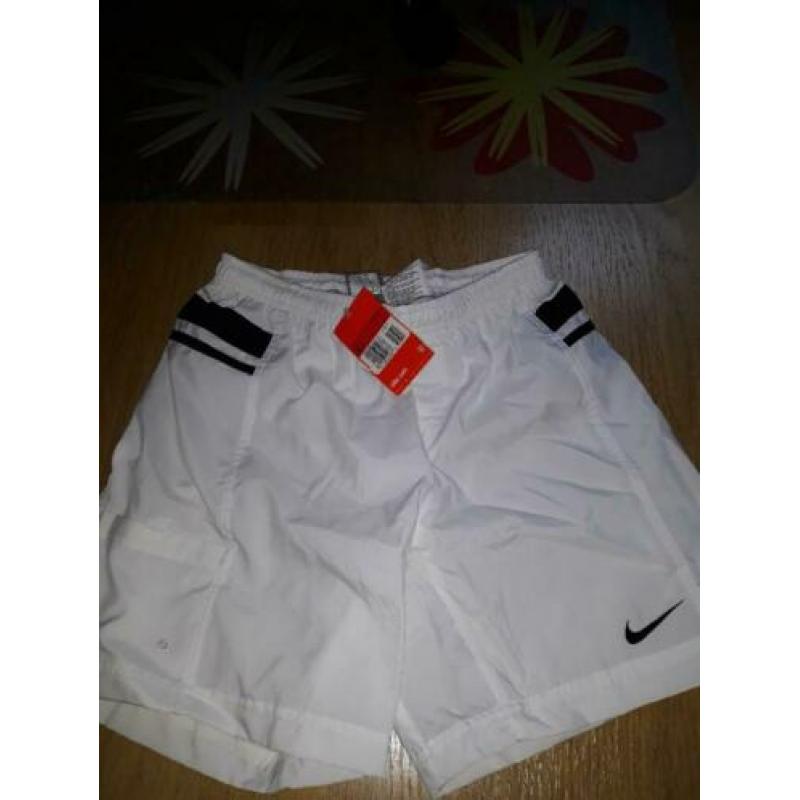 Nieuw Nike short maat 170