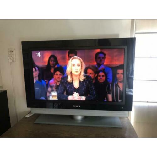 Phillips Cineos 37 inch lcd tv met ambiligh