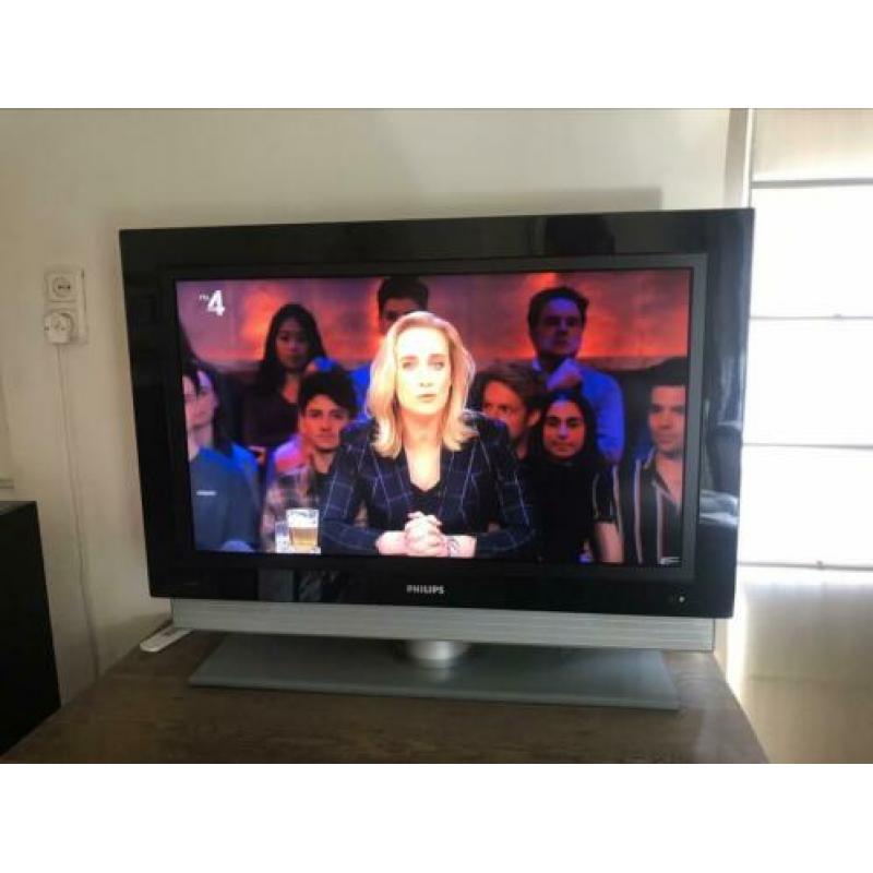 Phillips Cineos 37 inch lcd tv met ambiligh