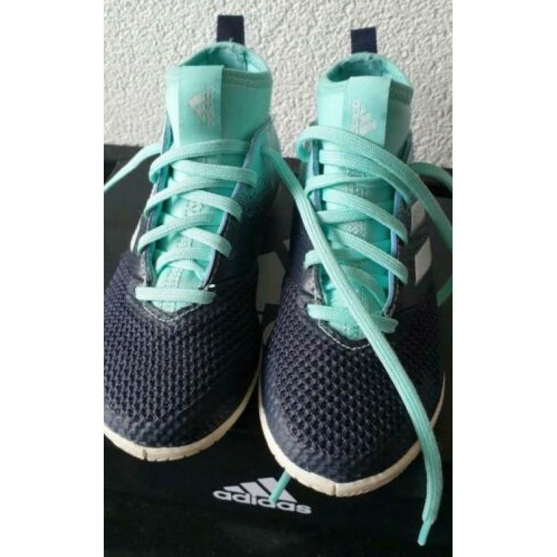 Adidas zaal (voetbal)schoenen maat 29