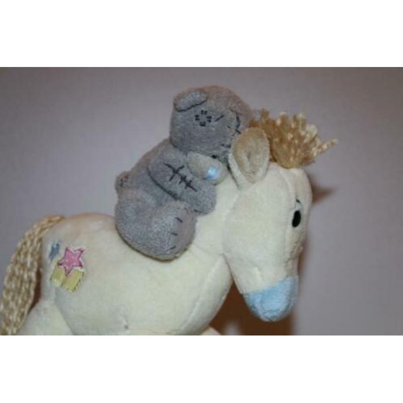 Me to you beertje op hobbelpaard geboorte baby cadeautip