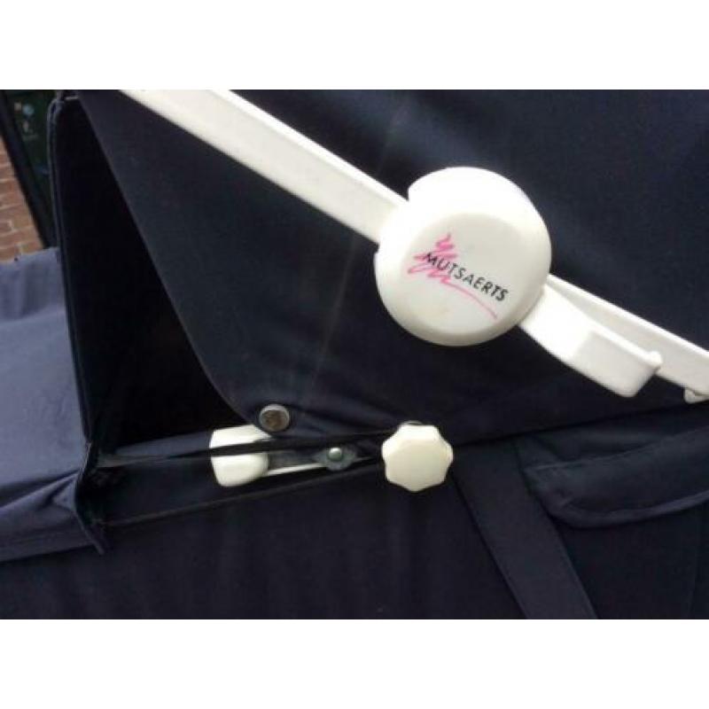 Prachtige donkerblauwe kinderwagen 2 in 1 merk mutseart