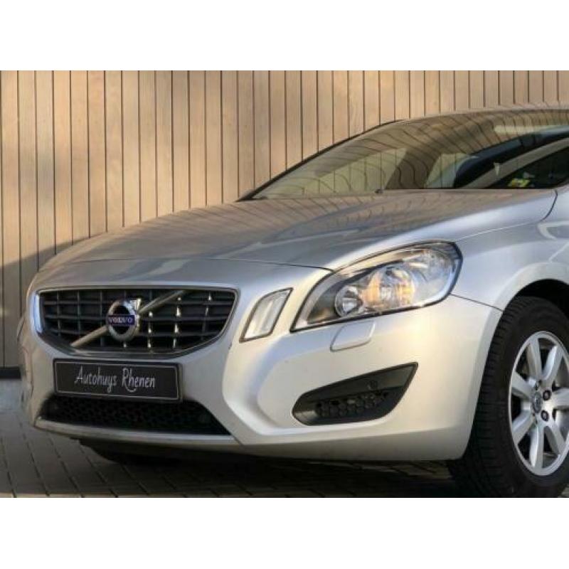 Volvo V60 1.6 D2 Summum 2013 Grijs