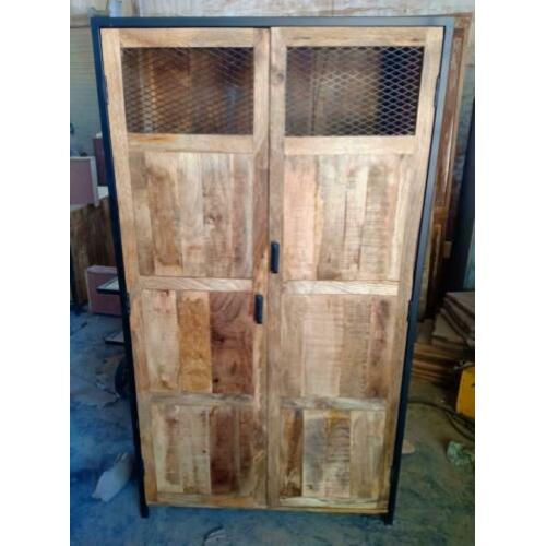 Industriële hoge kast Moza massief mangohout industrieel