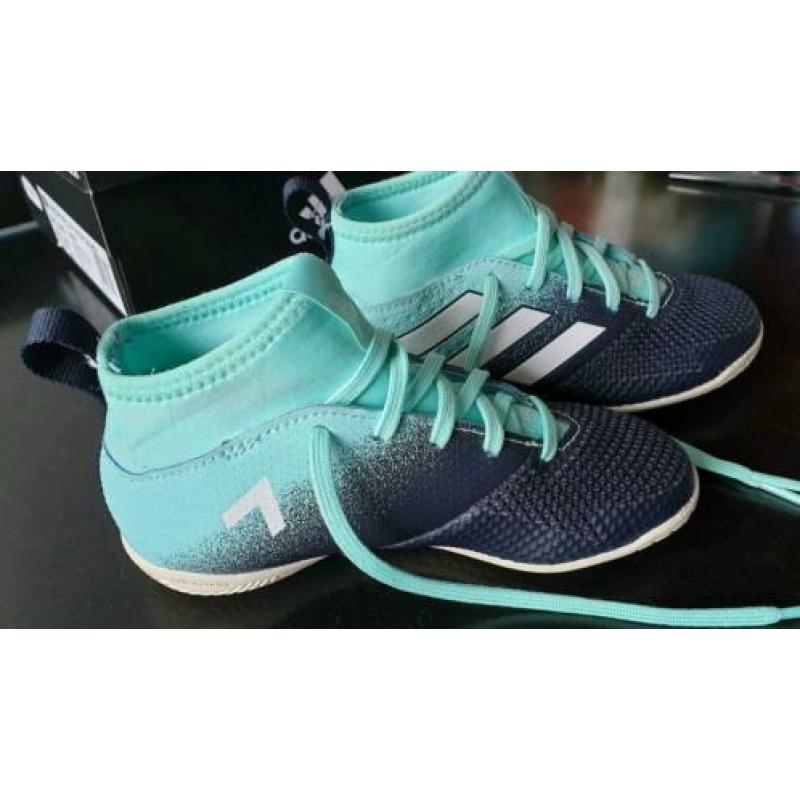 Adidas zaal (voetbal)schoenen maat 29