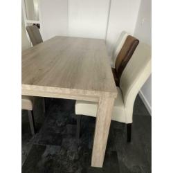 Eettafel originele hout met 6 leren stoelen