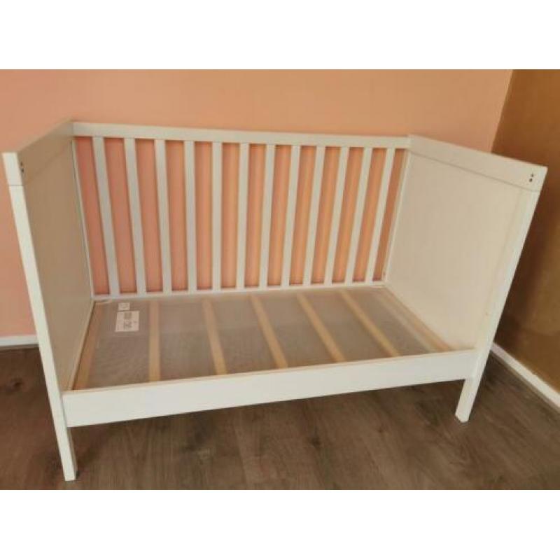 ledikant wit ikea sundvik. Incl matras Schoon en netjes!!