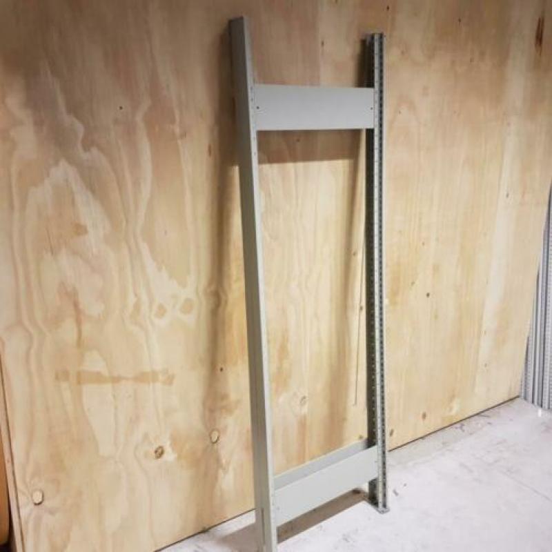 Grijze metalen stelling - 200x135x60 cm - 1 sectie