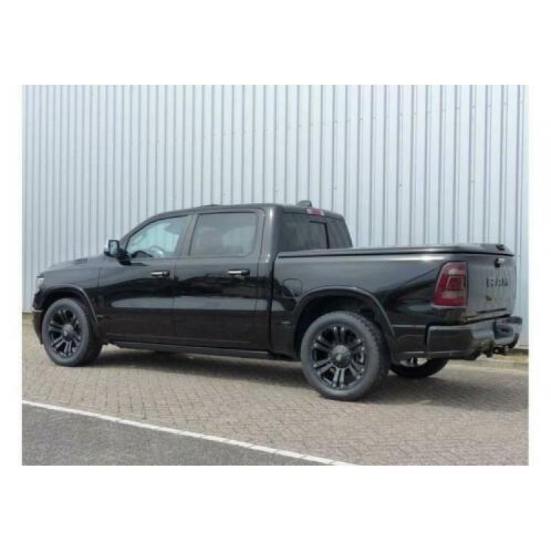 Dodge Ram Pick Up 1500 4x4 Crew Cab Laramie Black Pack