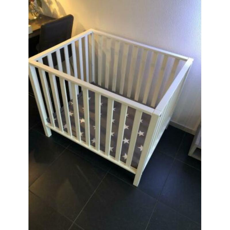 Witte Fleur babybox + boxmatras