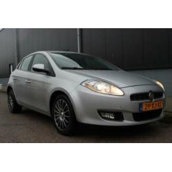 Fiat Bravo 1.4 Dynamic AIRCO / CRUISE / NIEUWE APK !