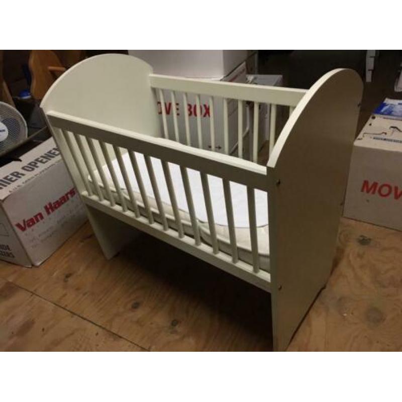 Baby wiegje, kleur wit