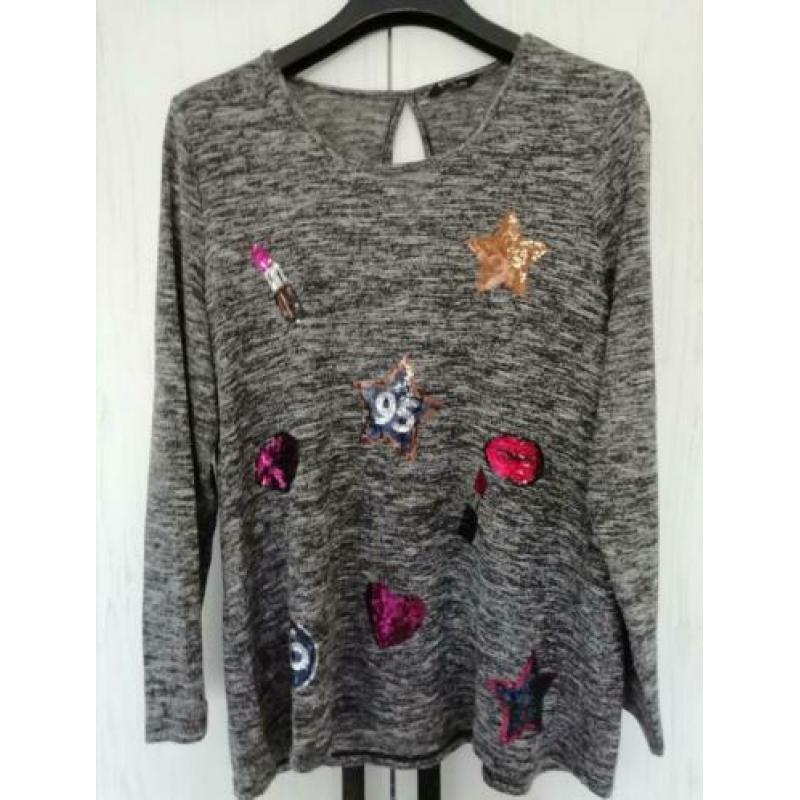Mooie truien. Maat XL. 5 € per stuk.