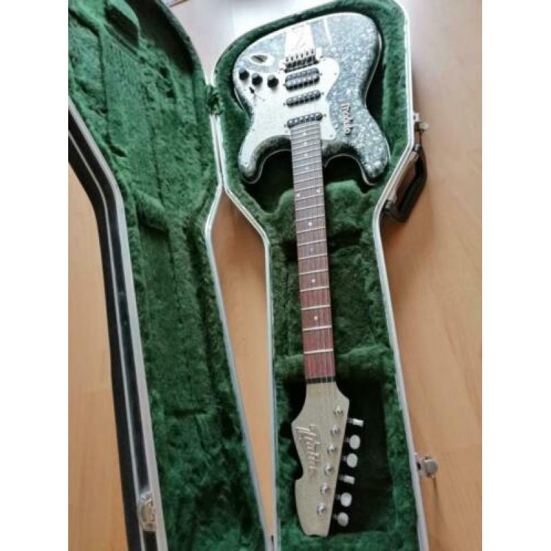 Italia stratocaster/wilkinson hrdware/Grover tuners/koffer