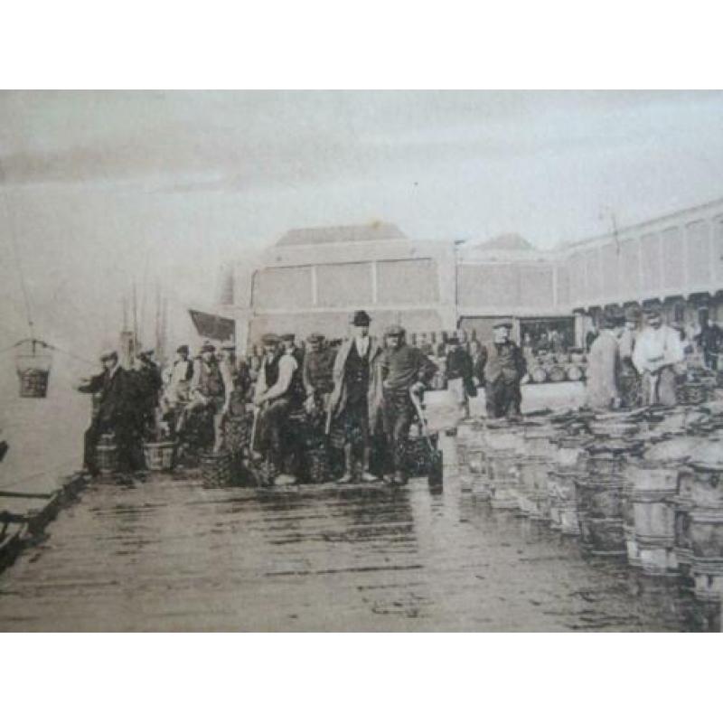 TC 2-87 IJmuiden,Visschershaven-De z.g. Tegeltjes markt 1928