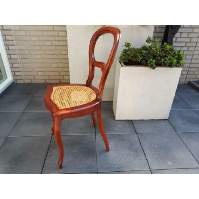Antiek stoeltje