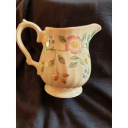 Churchill Briar Rose, melk en suikerpotje