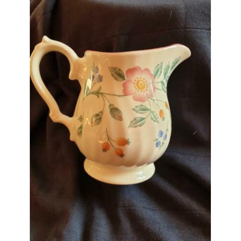 Churchill Briar Rose, melk en suikerpotje