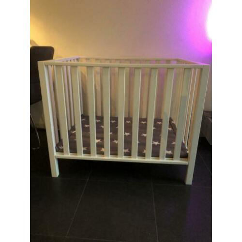 Witte Fleur babybox + boxmatras