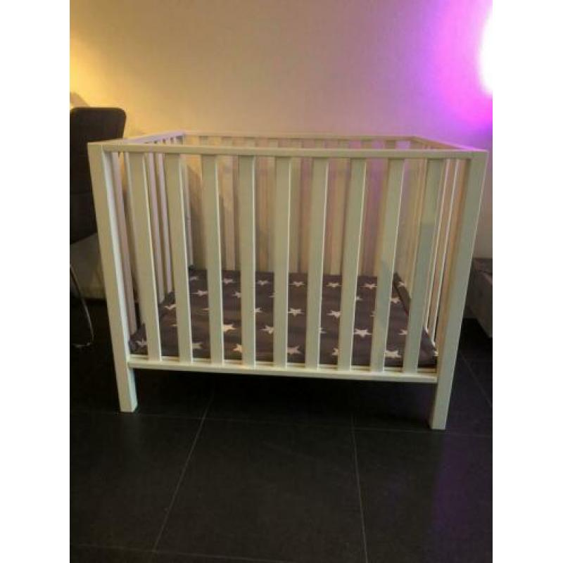 Witte Fleur babybox + boxmatras