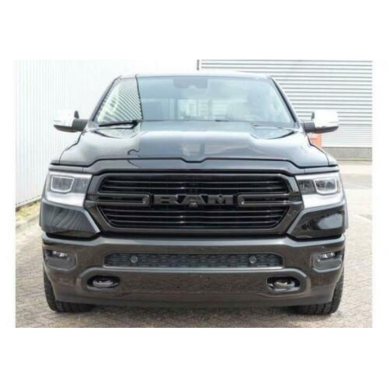 Dodge Ram Pick Up 1500 4x4 Crew Cab Laramie Black Pack