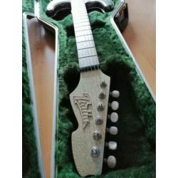 Italia stratocaster/wilkinson hrdware/Grover tuners/koffer