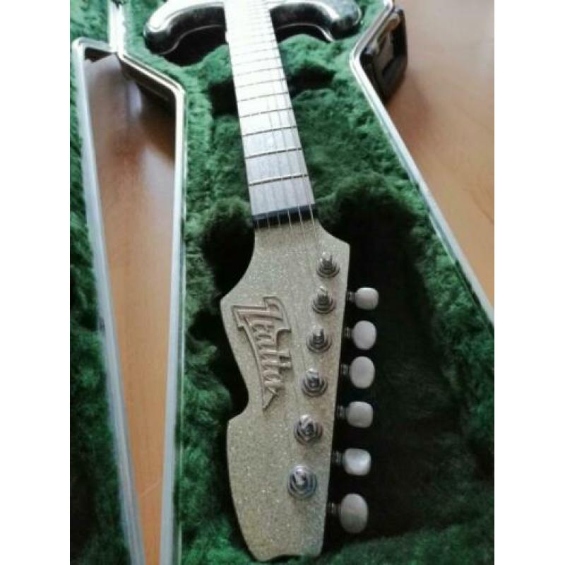 Italia stratocaster/wilkinson hrdware/Grover tuners/koffer
