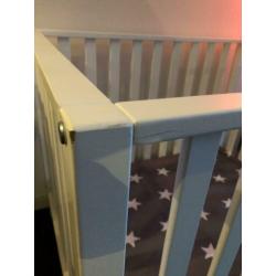 Witte Fleur babybox + boxmatras