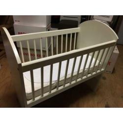 Baby wiegje, kleur wit