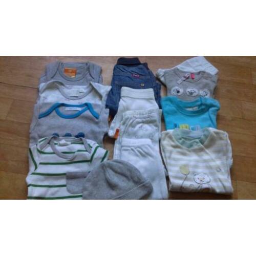 Pakketje jongens kleding mt. 50/56 noppies feetje enz