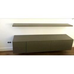 Porro zwevend dressoir / kast met planken t.e.a.b.